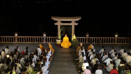 Tỉnh Thức và Yêu Thương